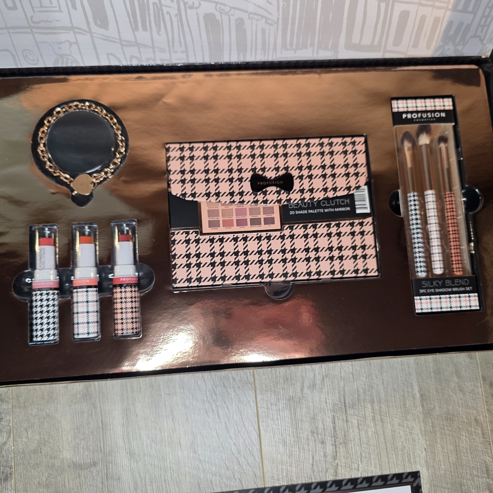 Profusion Cosmetics Makeup Gift Set New